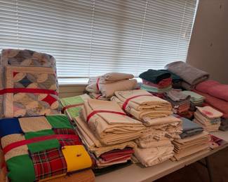Linens, Blankets and quilts