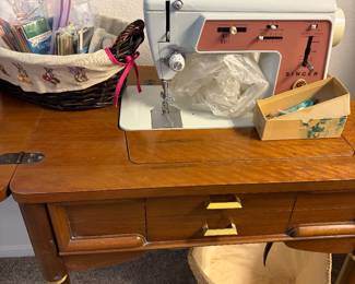 Vintage Working Singer 626 Touch and Sew Sewing Machine in Cabinet