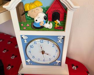 Snoopy clock