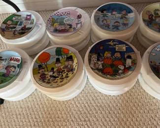 Never used in the box…SNOOPY PLATES