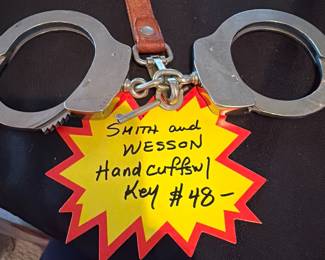 Smith & Wesson Handcuff with 2 keys
