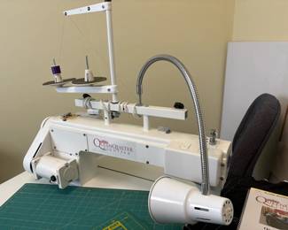 Queen Quilter Eighteen Long Arm Quilting Machine And Table