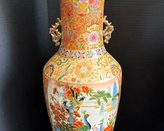 chinese vase downtown LP