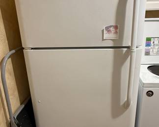 Frigidaire FFTR1814CW1 Top Freezer Refrigerator