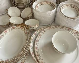 Noritake Majestic Pattern Dinnerware Set