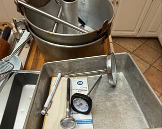 Wilton Indulgence & Assorted Tart Pans