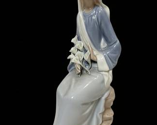 Lladro "Girl with Lilies Sitting" Porcelain Figurine #4972