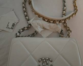 Chanel 19