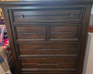 Chest of drawers