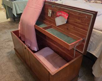 Lane cedar chest