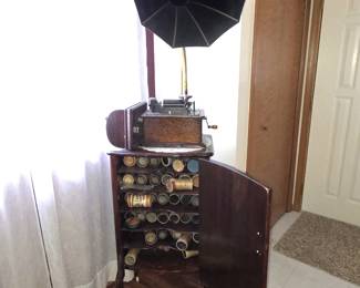 VICTROLA & NIPPER