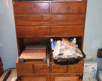 Dresser, Paint