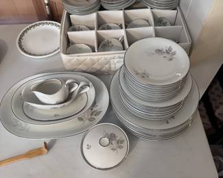 Hudson Dish Set