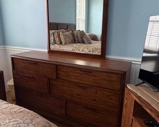 Klaussner Home Furnishings Dresser with Mirror