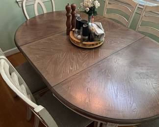 Ashley Furniture Realyn Oval Extendable Dining Set