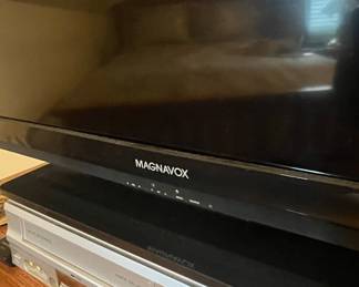 Magnavox 32" LCD TV with Integrated DVD/VCR Combo