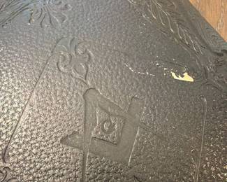 A.J. Holman Pictorial Family Bible, Self-Explanatory Edition, Pronouncing Edition