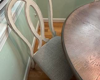 Ashley Furniture Realyn Oval Extendable Dining Set