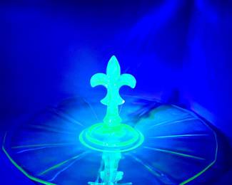 Light it up ! Vaseline Glass Serving Dish
