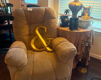 BIG COMPHY RECLINER CHAIR