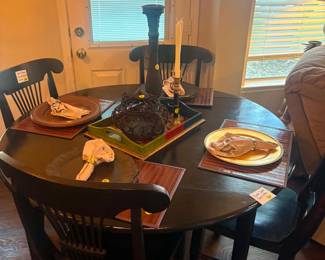Dining Table. Round. Black