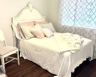 Vintage Shabby Chic Bed. Full size