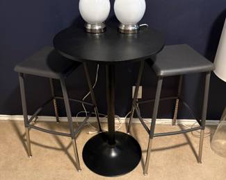 Height adjustable round table with 2 stools