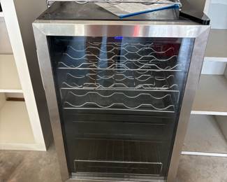 Vissani wine and beverage cooler