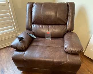 Power lift chair with heat and Massage. This chair does not swivel or rock, but does recline. LIKE NEW.
