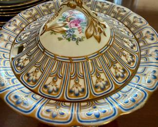 Covered French sauce dish