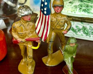 Antique cast iron soldiers 