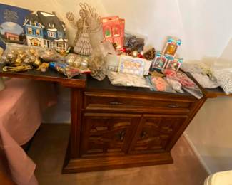 Gorgeous buffet (set includes a china cabinet and dining room table with six chairs).