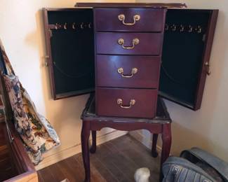 Jewelry box