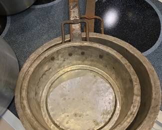 Primitive pans