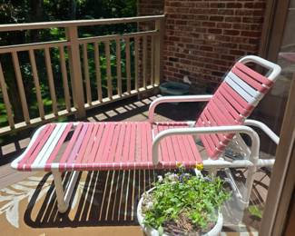 Chaise lounge 