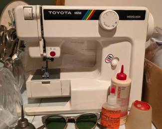 Toyota mini sewing machine 