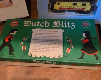 Dutch blitz card game