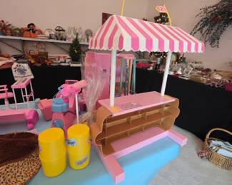 1987 Barbie hotdog stand