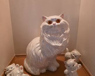 Vintage ceramic cat with kittens 