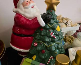 Santa cooie jar