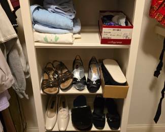 Assorted shoes 