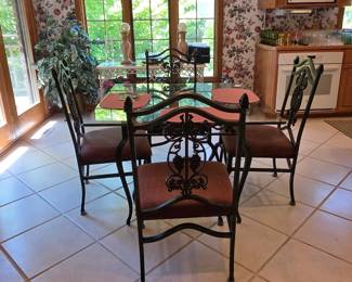 Oron square table & chairs