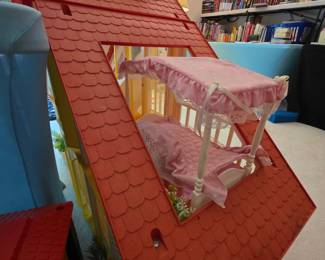 1982 Barbie canopy bed