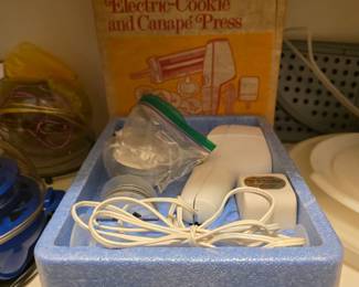 Electric cookie press