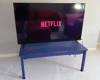 Visio 56 Corner To Corner TV With Cool Textured Blue And Red Table