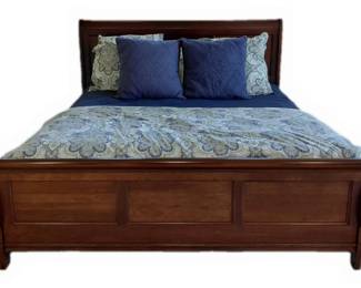 Streamlined King Size Wood Sleighbed And Bedding Set