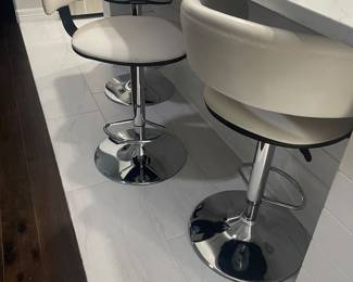 SET OF 3 MODERN BAR STOOLS PLEATHER GREAT CONDITION