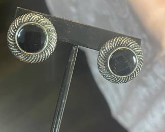 retired james avery onxy and sterling earrings 