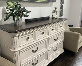 dresser w/ king bed set