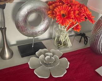 lots of current home decor 
